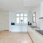 Lägenhet Spacious 3-bedroom Near Kings Garden Köpenhamn