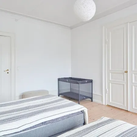 Spacious 3-bedroom Near Kings Garden アパート コペンハーゲン