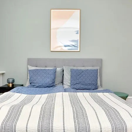 Spacious 3-bedroom Near Kings Garden アパート
