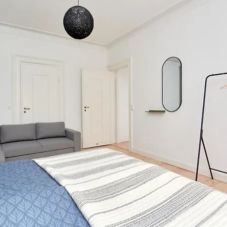 Spacious 3-bedroom Near Kings Garden アパート *